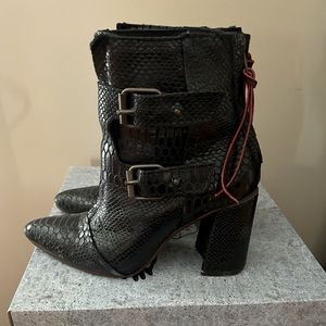 Freebird by Steven “Joey” Black Snake Size 10